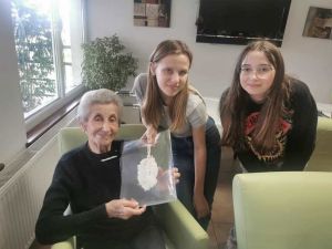 Članovi Učeničke zadruge Vrčeki posjetili su Dom za starije i nemoćne osobe „Novi život&quot;