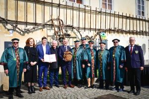 OD BEČKOG DVORA DO GUINNESSOVOG REKORDA: Općinski načelnik dr. sc. Branimir Štimec, prof. donosi svjetsko blago u revitalizirani dvorac Opeka